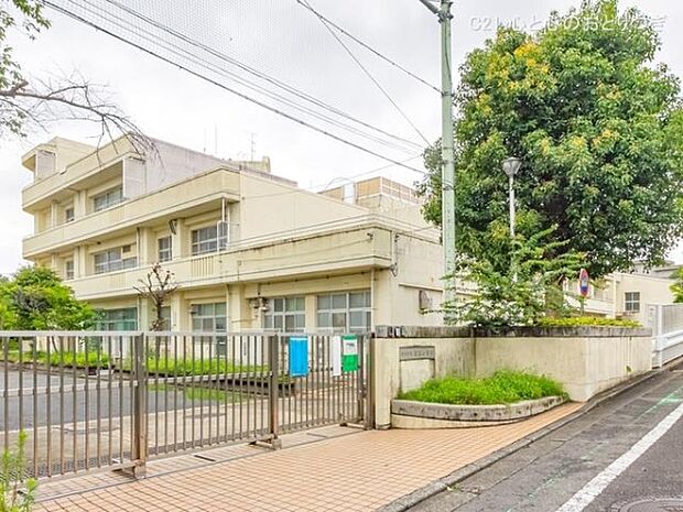 横浜市立恩田小学校まで340m