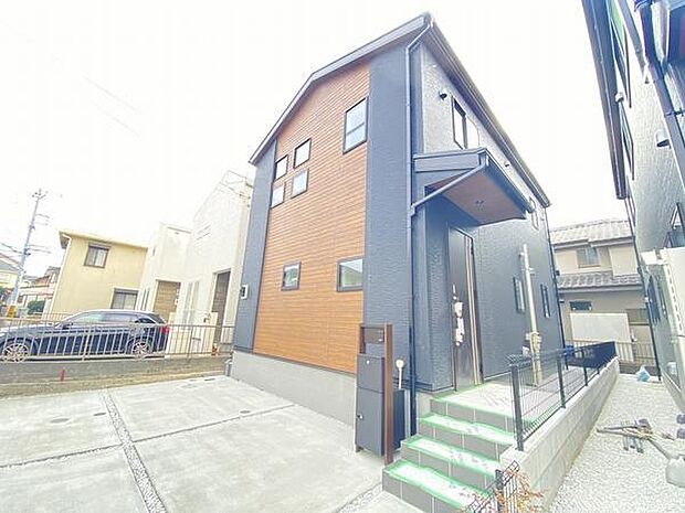 太陽に愛された邸宅。陽当たり・通風に恵まれた、心地いいいお住まいです。