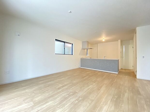 リビングで遊ぶお子様もキッチンにいるママを確認しながら安心して遊べます。