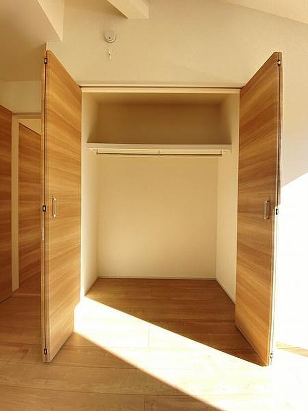 しまいやすく、使いやすく。快適収納のある洋室です。