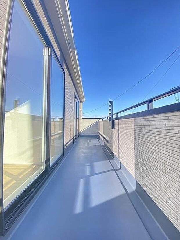 澄み渡る青空、ご家族との未来を育む新しい生活がここから始まります。