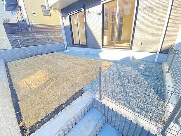 澄み渡る青空、ご家族との未来を育む新しい生活がここから始まります。