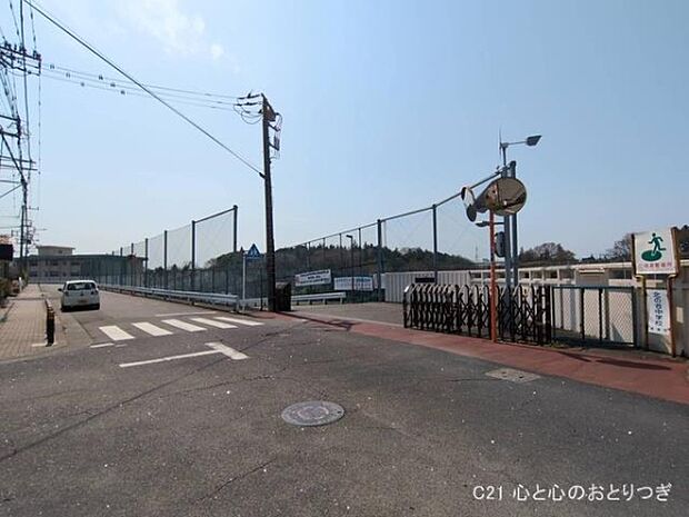 綾瀬市立北の台中学校まで1304m