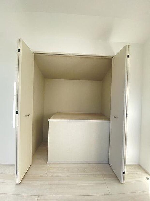 しまいやすく、使いやすく。快適収納のある洋室です。