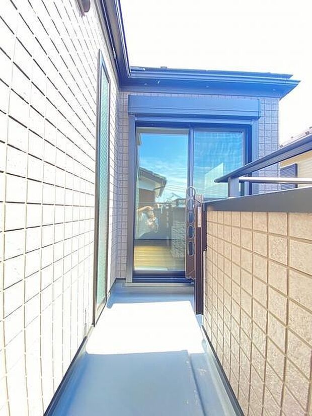 外の緑が室内まで彩ってくれます。
