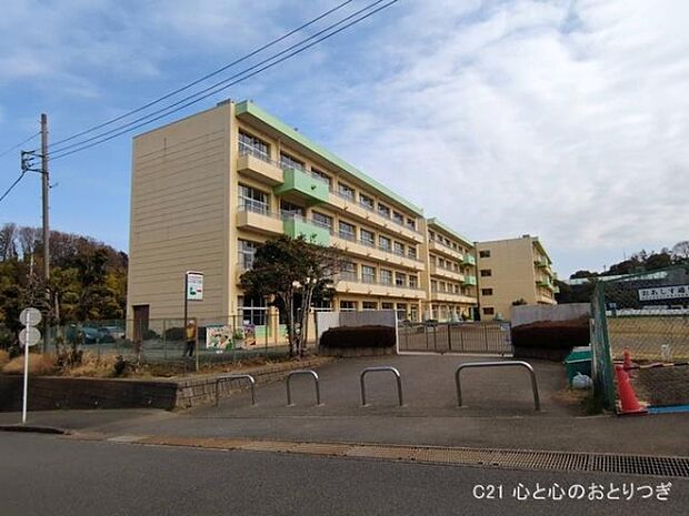 海老名市立杉久保小学校まで640m