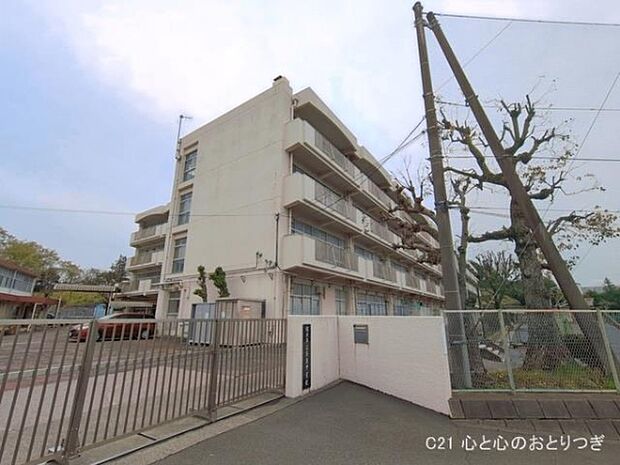 横浜市立奈良中学校まで1300m