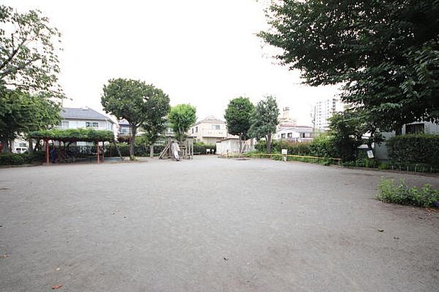 西鶴間1丁目公園まで338m