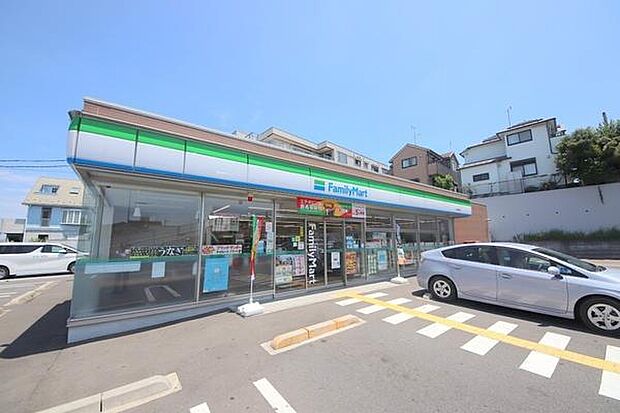 ファミリーマート町田鶴間店まで500m
