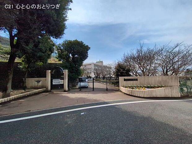 座間市立南中学校まで550m