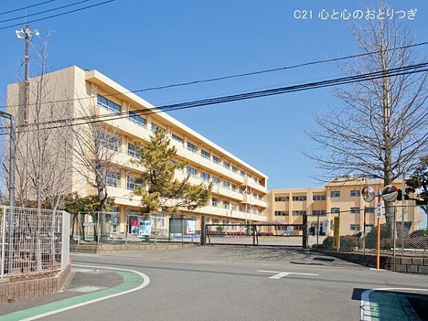 海老名市立社家小学校まで1018m