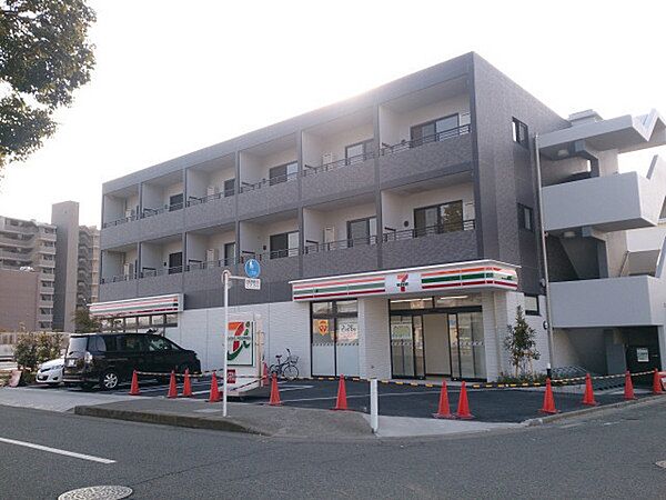 セブンイレブン南町田駅北口店まで275m