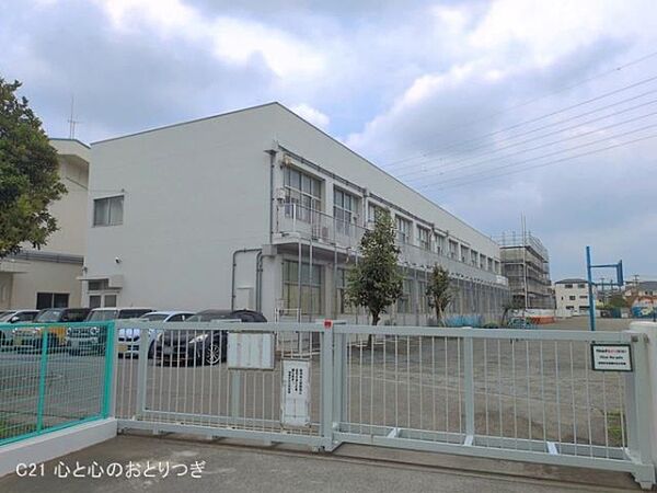 座間市立相模が丘小学校まで852m