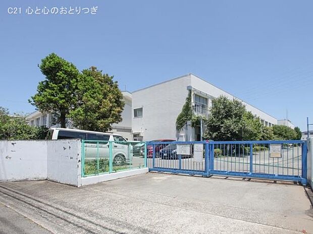 座間市立相模が丘小学校まで637m