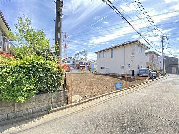 間取りのご提案です。吹き抜けのリビングは空間に開放感が生まれ、暖かな陽射しが差し込む造りです。