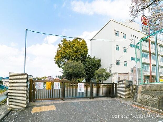 横浜市立上川井小学校まで726m