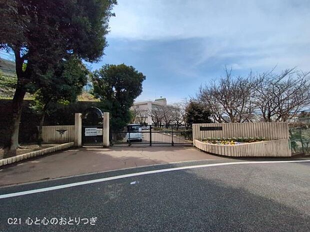 座間市立南中学校まで830m