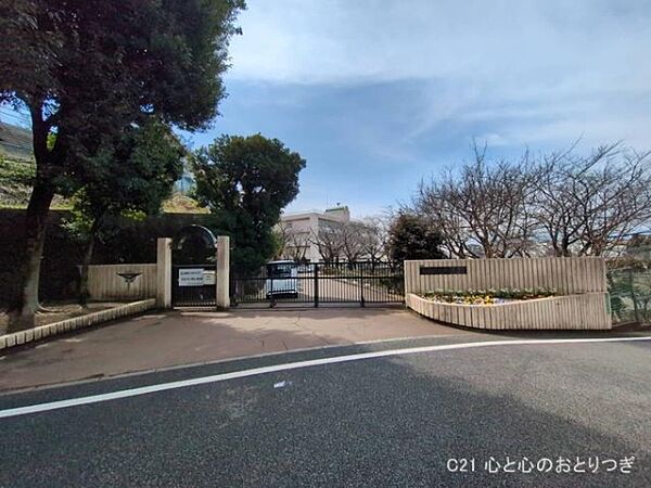 座間市立南中学校まで320m