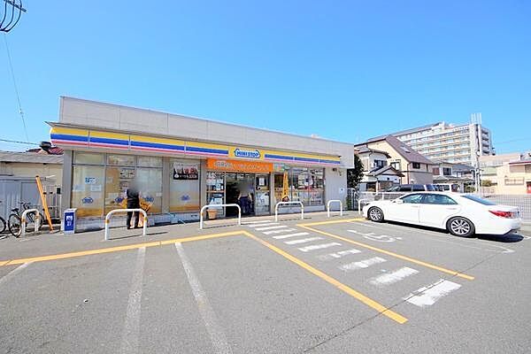 ミニストップ町田街道旭店まで879m