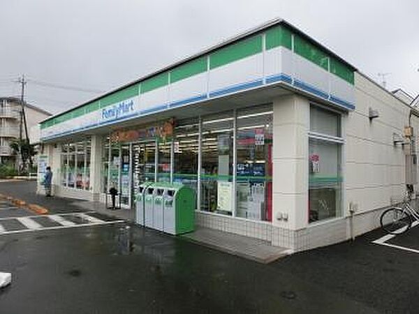 ファミリーマート相模原鵜野森店まで400m