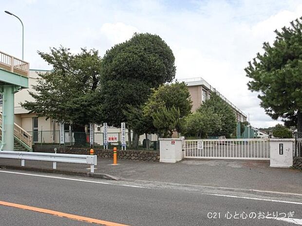 座間市立栗原小学校まで880m