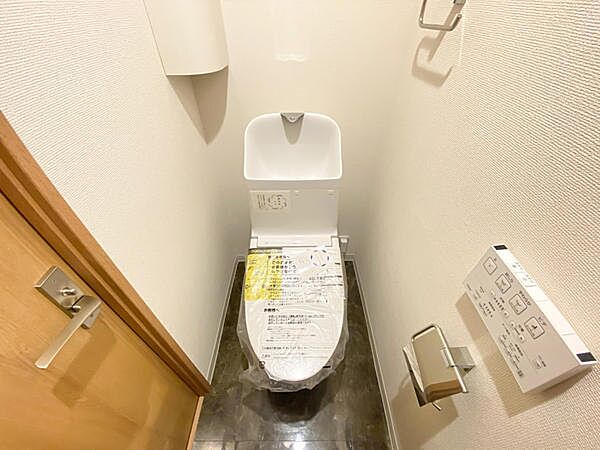 ※この画像は現況写真・間取り図をもとにCGで作成した家具や照明の配置イメージです。現況でのお引渡しとなり、家具・調度品・カーテン・照明等および設置費用は販売価格に含まれません。