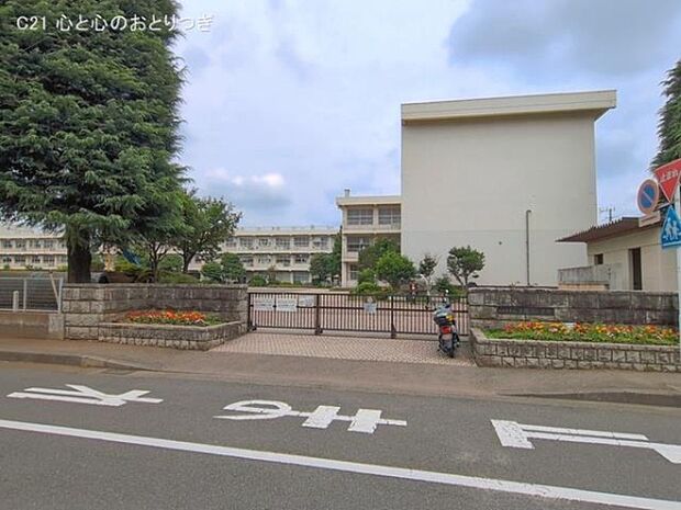 相模原市立上鶴間小学校まで1200m