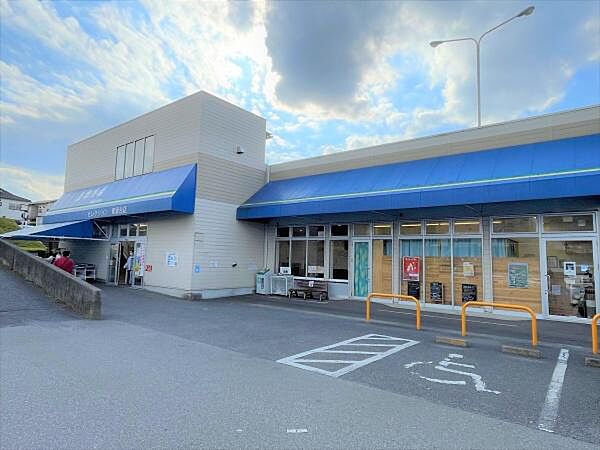 フーズマーケットセレクション青葉台店まで500m