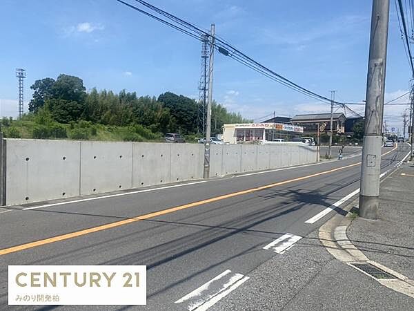 バス停「青葉台」まで徒歩2分