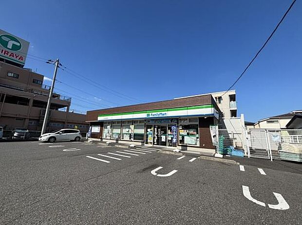 ファミリーマートみのり台駅前通り店まで470m