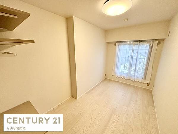 子供部屋にもぴったりの4.9帖洋室です