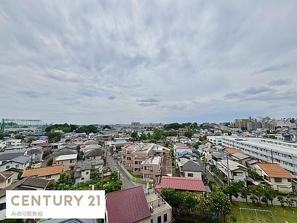 高い建物がなく、開放感があります