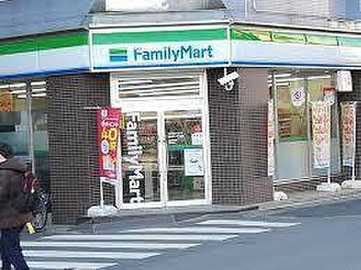 ファミリーマート新松戸1丁目店まで130m