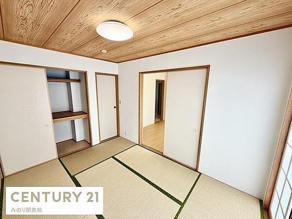 お布団・座布団も入る収納付き