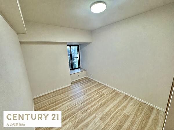 約6帖洋室。子供部屋にオススメ！収納付き