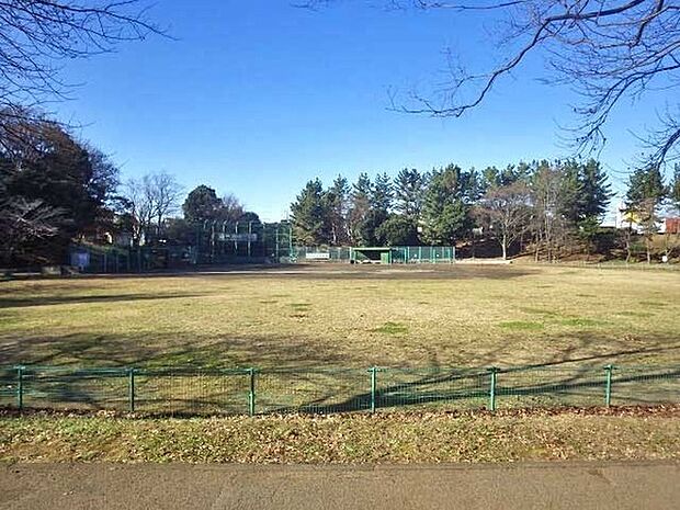 大津ケ丘中央公園まで560m