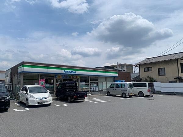 ファミリーマート松戸牧の原店まで450m