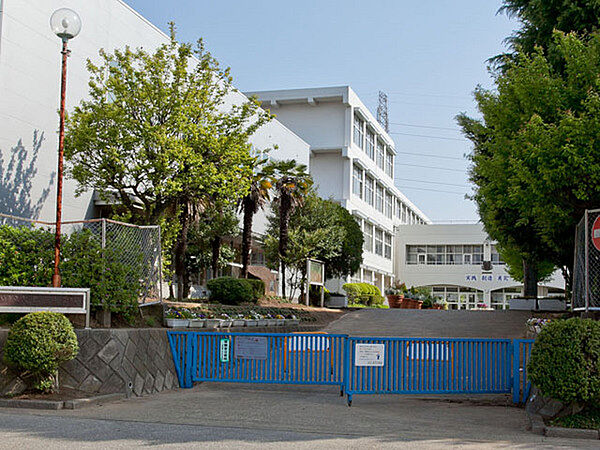 柏市立大津ヶ丘中学校まで900m