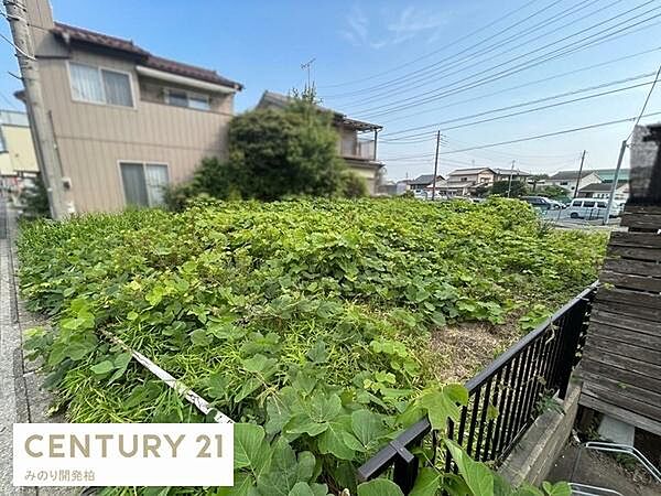 両側道路で開放感のある明るい立地