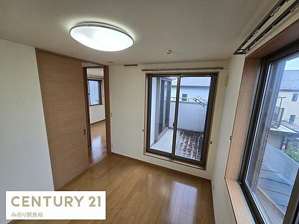 2部屋からバルコニーへ出られます