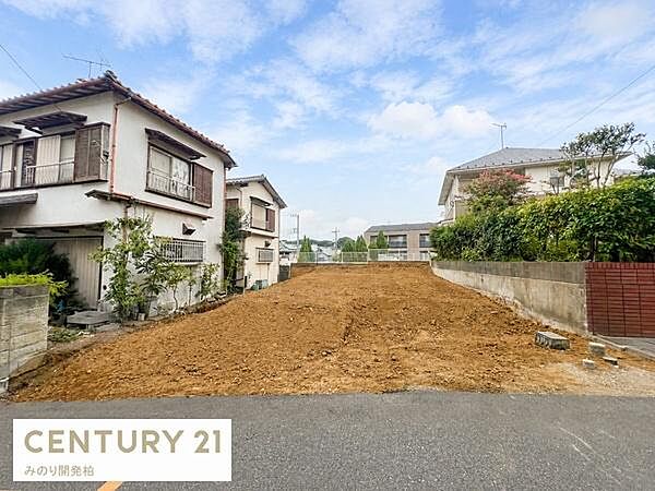 コンビニやスーパー等が近くお買い物に便利