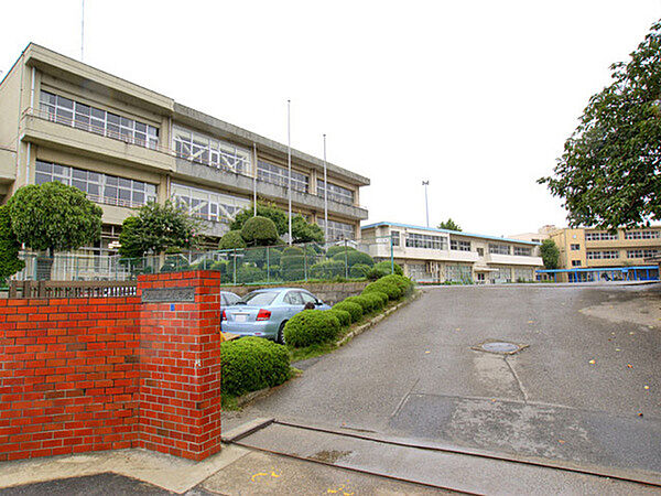 柏市立土小学校まで1000m