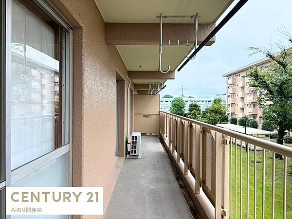 3部屋から出られるバルコニー