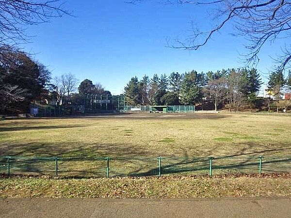 大津ケ丘中央公園まで450m