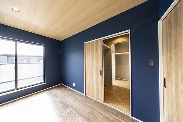 【施工例】印象をガラリと変える壁紙。子ども部屋やリビングのアクセントクロス、コンセントや窓の位置等、細かい部分も自由自在です。