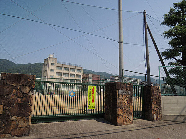 東大阪市立枚岡中学校まで495m