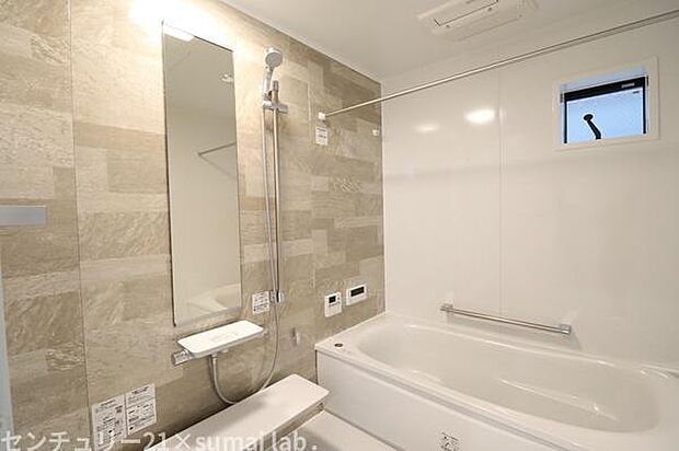 ■施工例バスRoom■おうちの雰囲気とマッチしたカラーリングの浴室1坪タイプでゆったりと広くてとてもリラックスできます