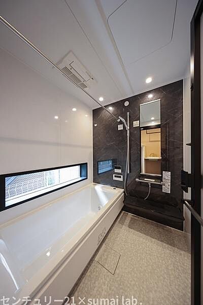 ■施工例バスRoom■一日の疲れを癒してくれるバスルームはゆったりと浴槽に入り半身浴をしながら読書を楽しんだりお子様と一緒に入浴したりと寛げる空間です。お気に入りの入浴剤を使用してラックス空間♪