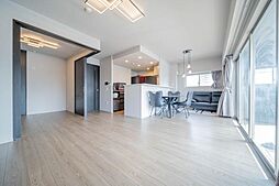 サーパス元今泉レジデンス 3LDKのリビング/ダイニング