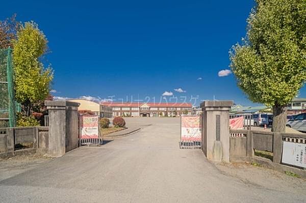 鹿沼市立北小学校まで763m